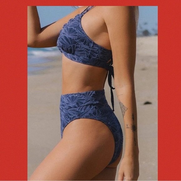 Blue texture two piece swimsuit. - Picture 2 of 6